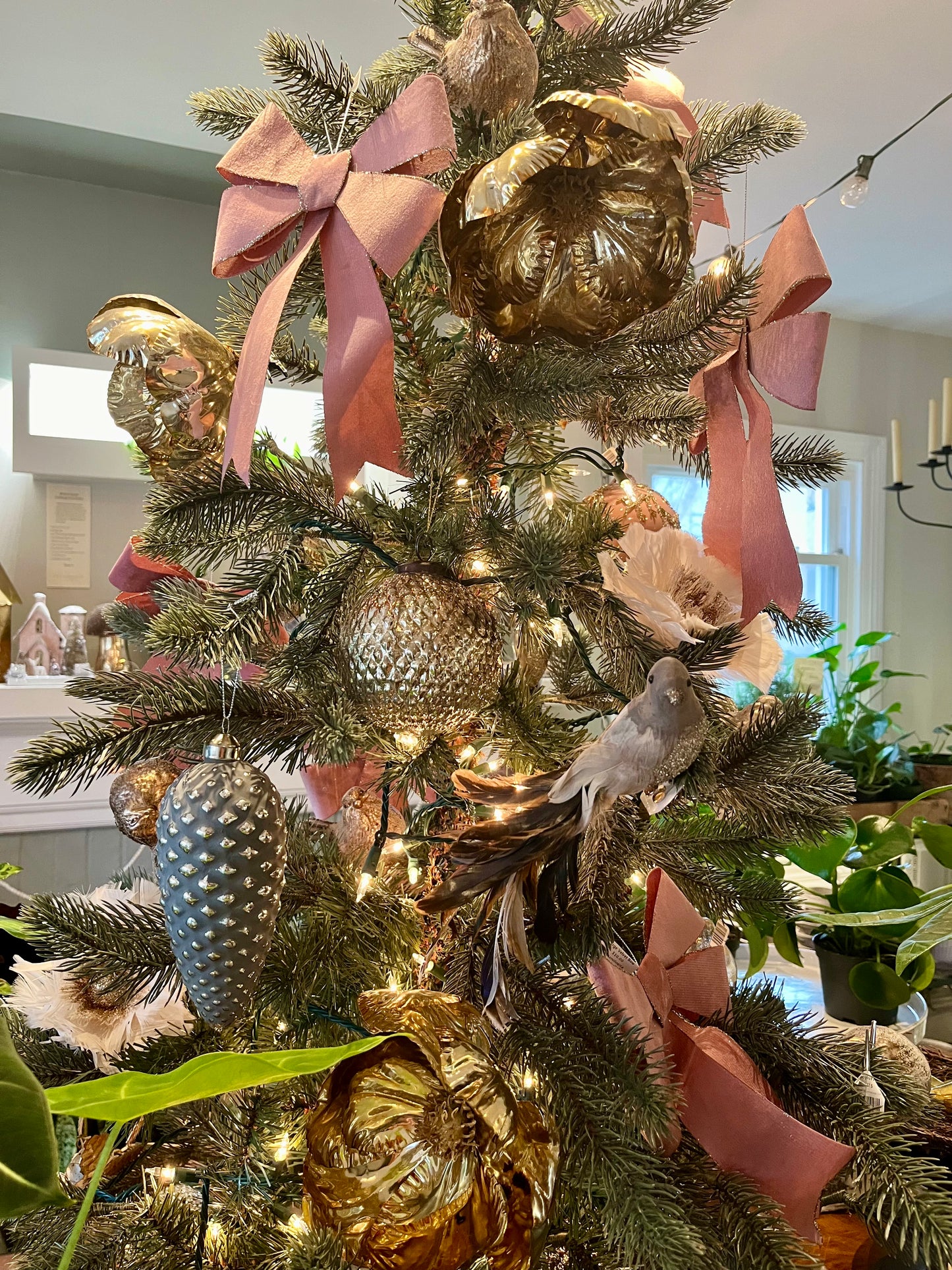 Feather flower cream gold center with clip 12cm