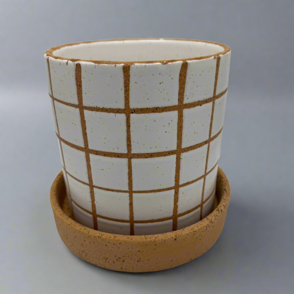 Gridline Pot with Saucer 7.5"x 7"