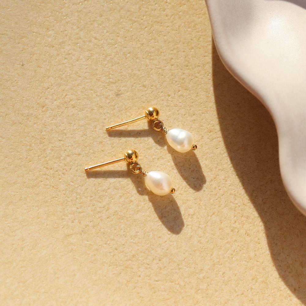 Pearla Stud Earrings