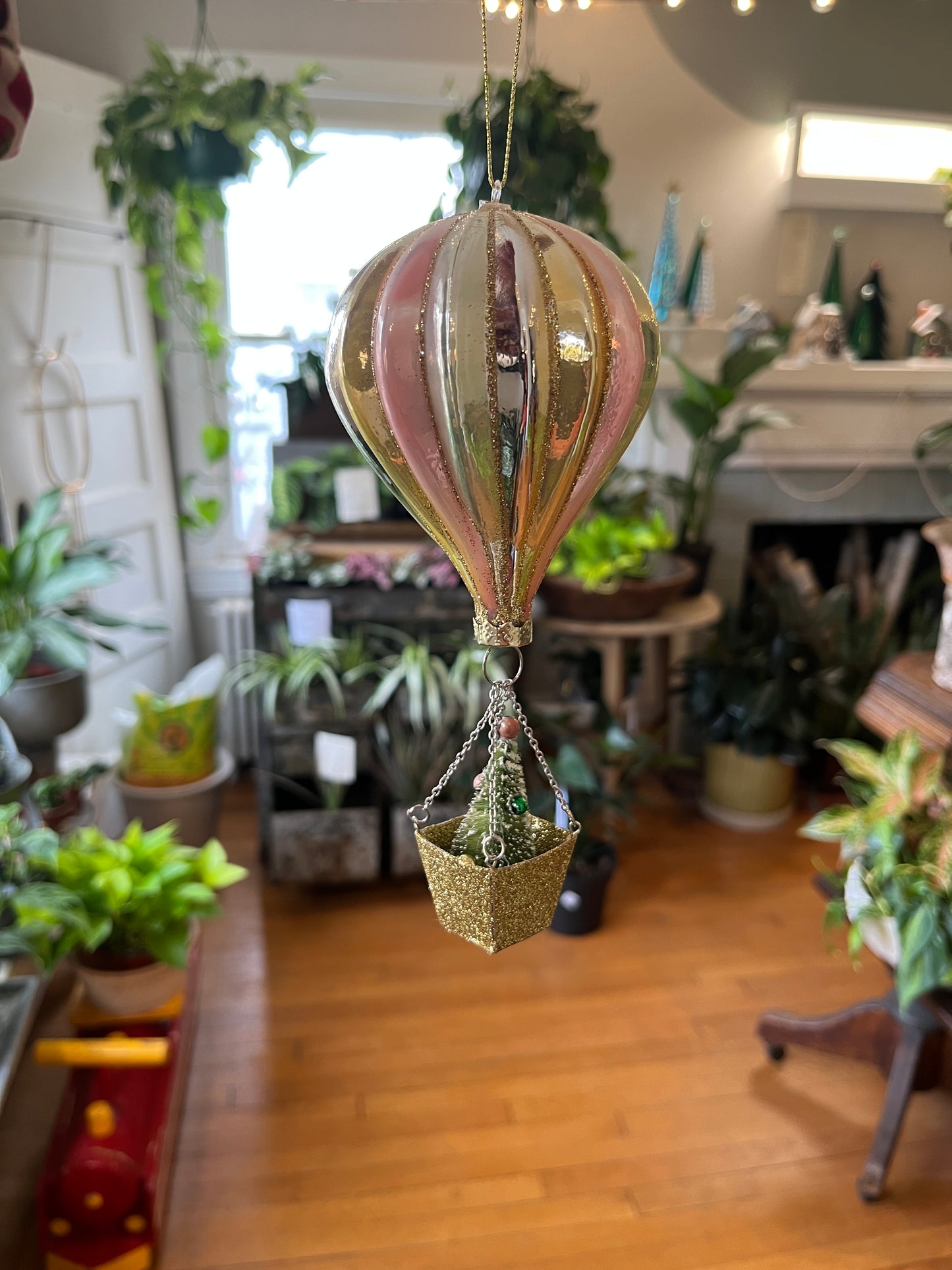 Glass Hot Air Balloon w/ Pink Pearl Tree