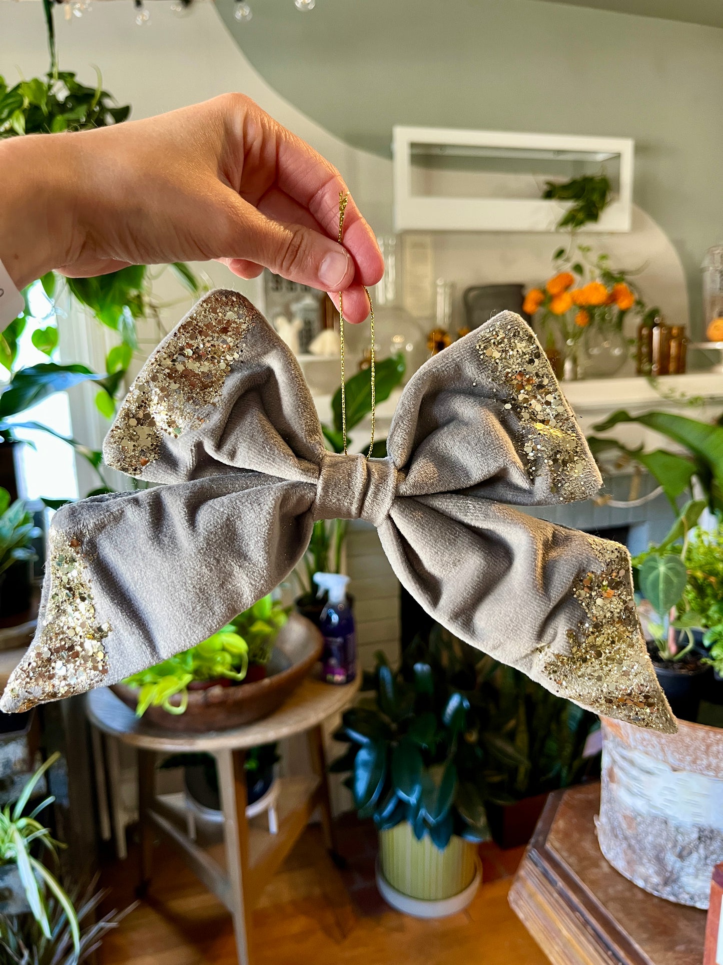 Velvet Gray Bow w/ Gold Glitter (22cm)