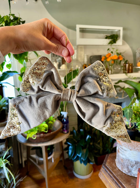 Velvet Gray Bow w/ Gold Glitter (22cm)